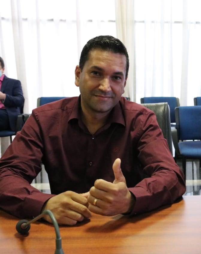 Cmara aprova requerimento de vereador que pede para Mauro Mendes diminuir taxas sobre o combustvel
