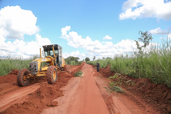 Prefeitura realiza melhorias nas estradas da zona rural