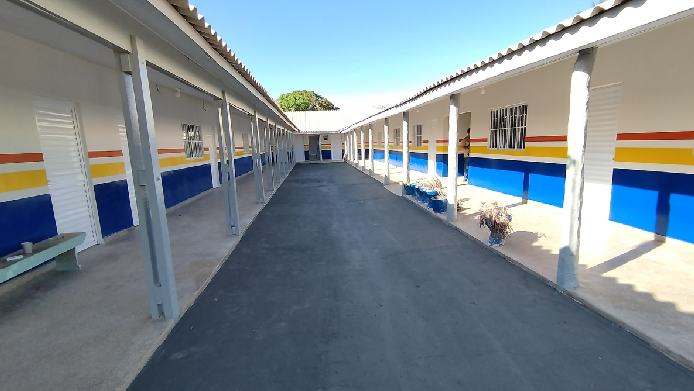 Prefeitura entrega escola reformada e climatizada no Distrito de Horizonte DOeste