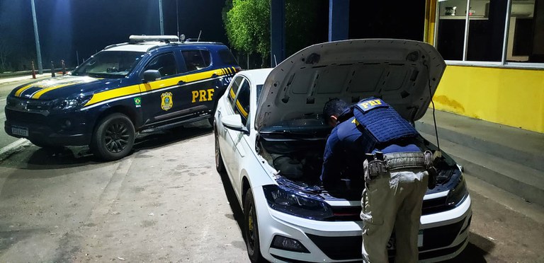 PRF recupera em Cceres VW Polo com ocorrncia de furto/roubo em Recife-PE