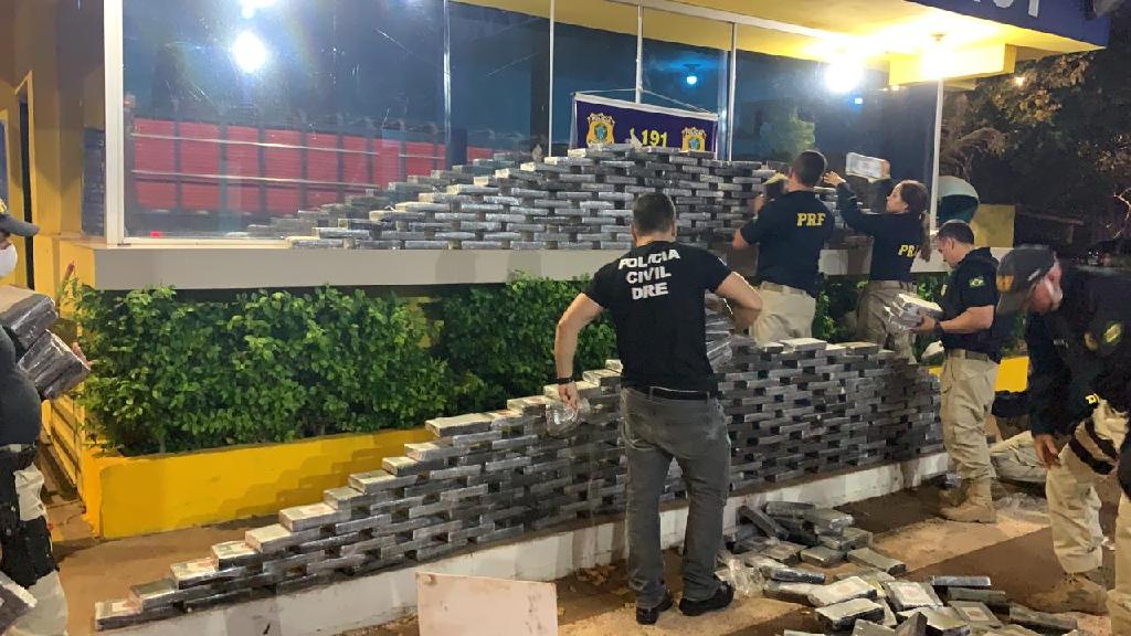 Polcia Civil e PRF apreendem mais de meia tonelada de cocana escondida em carga de algodo