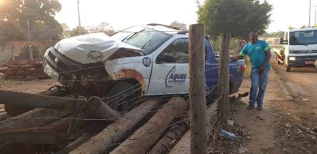 Motorista da guas do Pantanal bate ao desviar de capivara  na marginal da So Luis