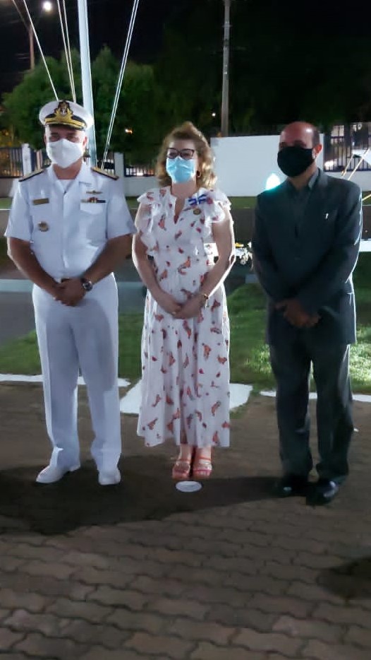 Dentista cacerense Denise Cortela  condecorada com a medalha Amiga da Marinha