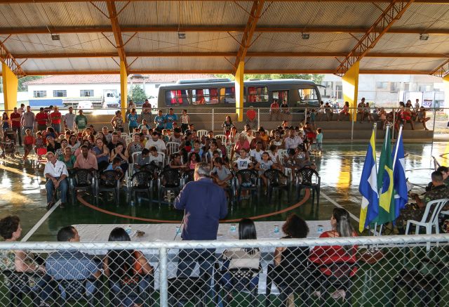 Prefeitura inaugura quadra  poliesportiva no Jd. Oliveiras