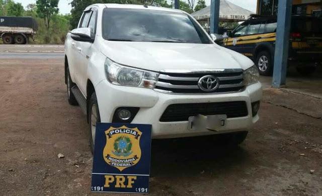 PRF recupera camionetas  grampeando os suspeitos