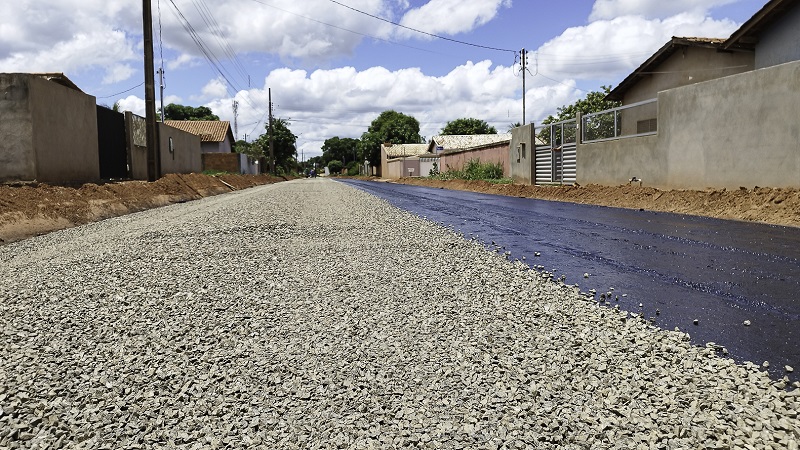 Prefeitura anuncia asfaltamento em 100 ruas com investimento de R$ 13 milhes