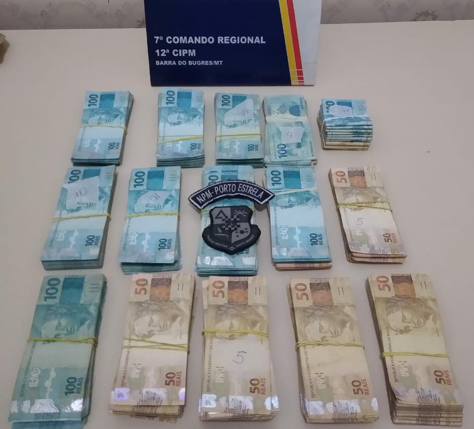 Aps furar bloqueio policial, homem   preso em flagrante com R$ 120 mil
