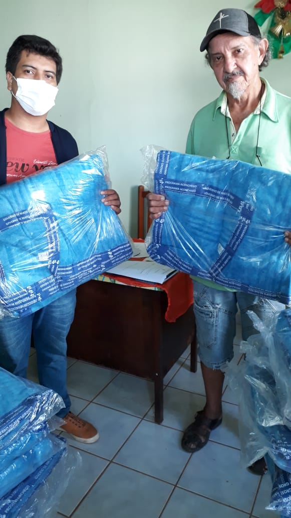 Prefeitura de Cceres entrega 605 cobertores para entidades assistencialistas