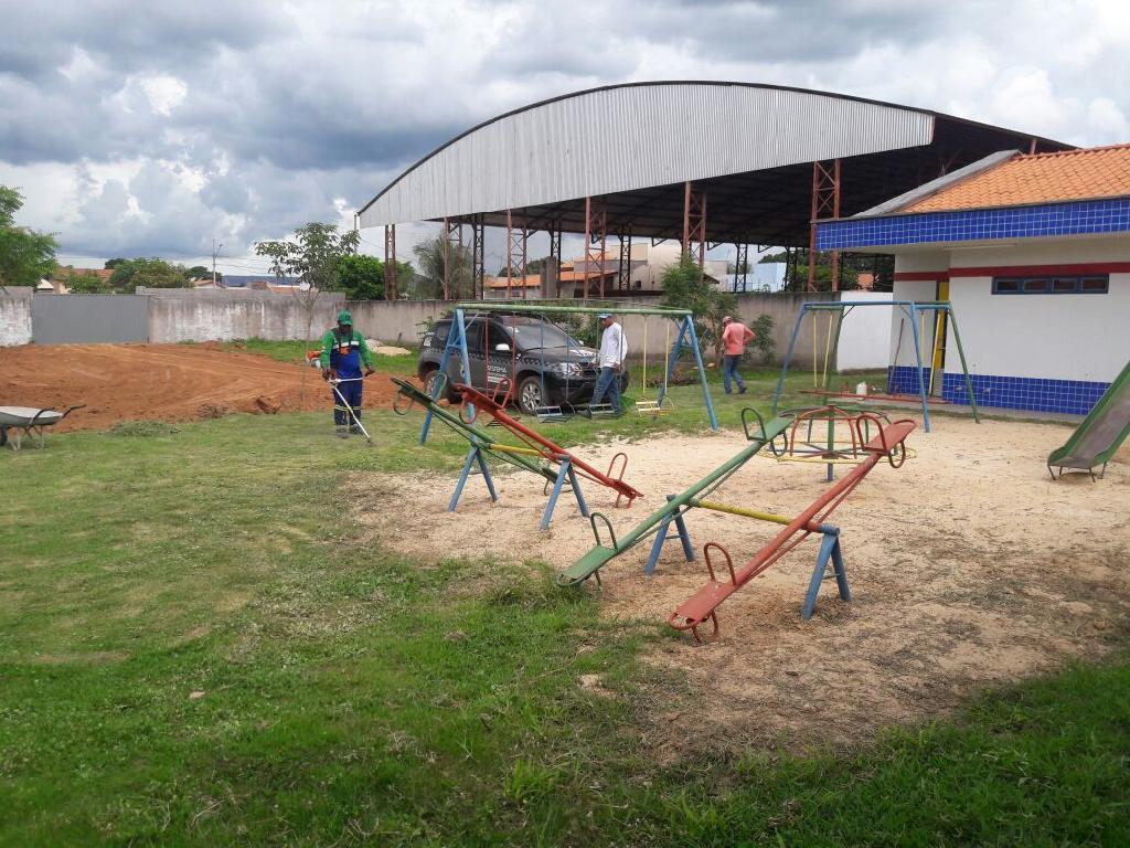 Projeto Escola Limpa emprega mo  de obra de reeducandos em Cceres