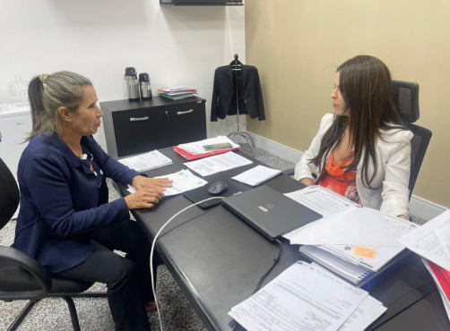 Deputada Valdenria leva demandas dos Hospitais Regional e So Luiz  Secretaria de Estado de Sade