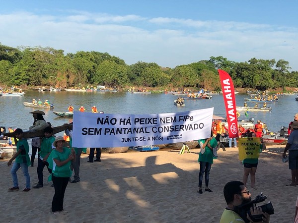 Manifestantes pedem preservao  do Pantanal durante competies