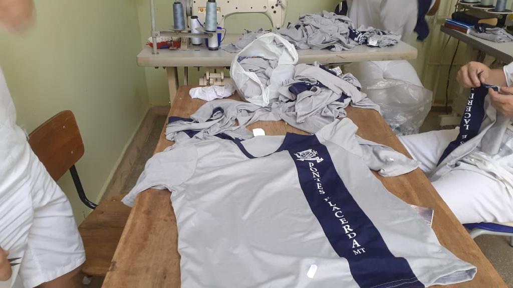 Reeducandos de Lacerda confeccionam  roupas para escola e hospital pblicos