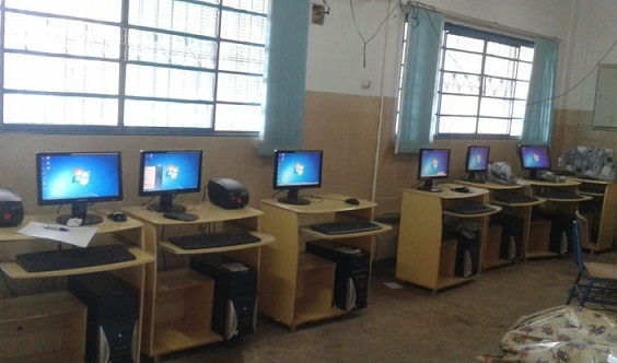 Prefeitura de Cceres instala e recupera laboratrios de escolas