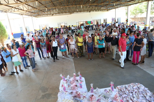 A Secretaria Municipal de Assistncia Social realiza atividades em comemorao ao Dia das Mes.