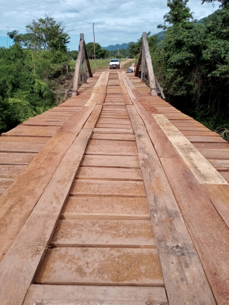 Prefeitura Municipal reconstri ponte da comunidade Nova Flexas