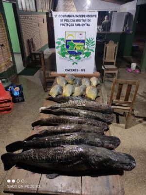 Pescadores em Cceres so flagrados com rede e 61 kg de pescado irregular