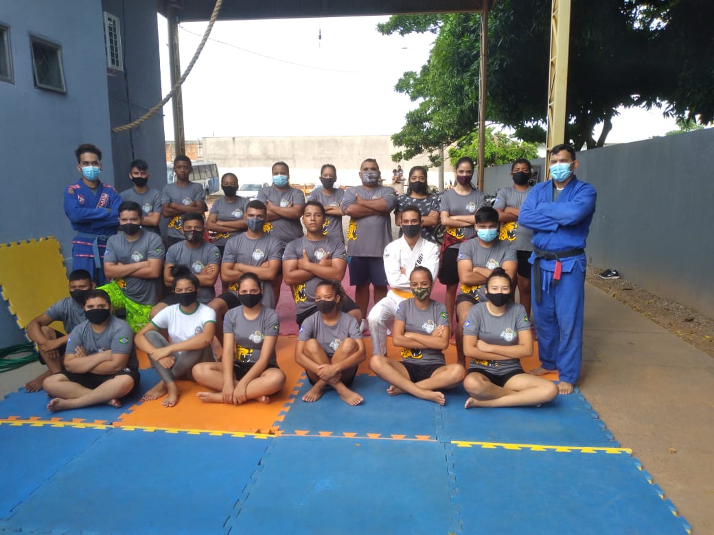 Projeto social Jiu-jitsu Fora Ttica Pantanal    atende 56 crianas e adolescentes em Cceres