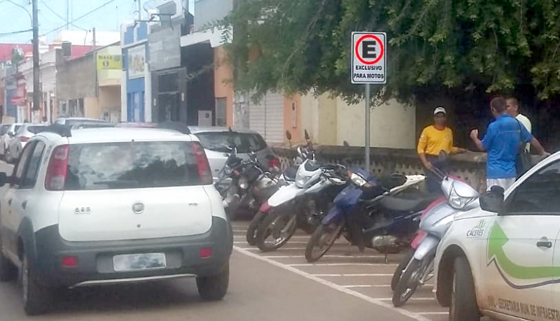 Prefeitura sinaliza estacionamento  para moto no centro de Cceres