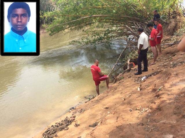 Aps a pescaria jovem pula  na gua do rio e desaparece