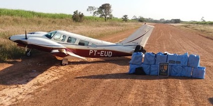 Avio interceptado na regio  transportava 420 kg de droga