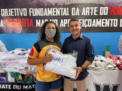 Deputado Joo Batista visita Cceres e realiza entrega de equipamentos para atletas do karat