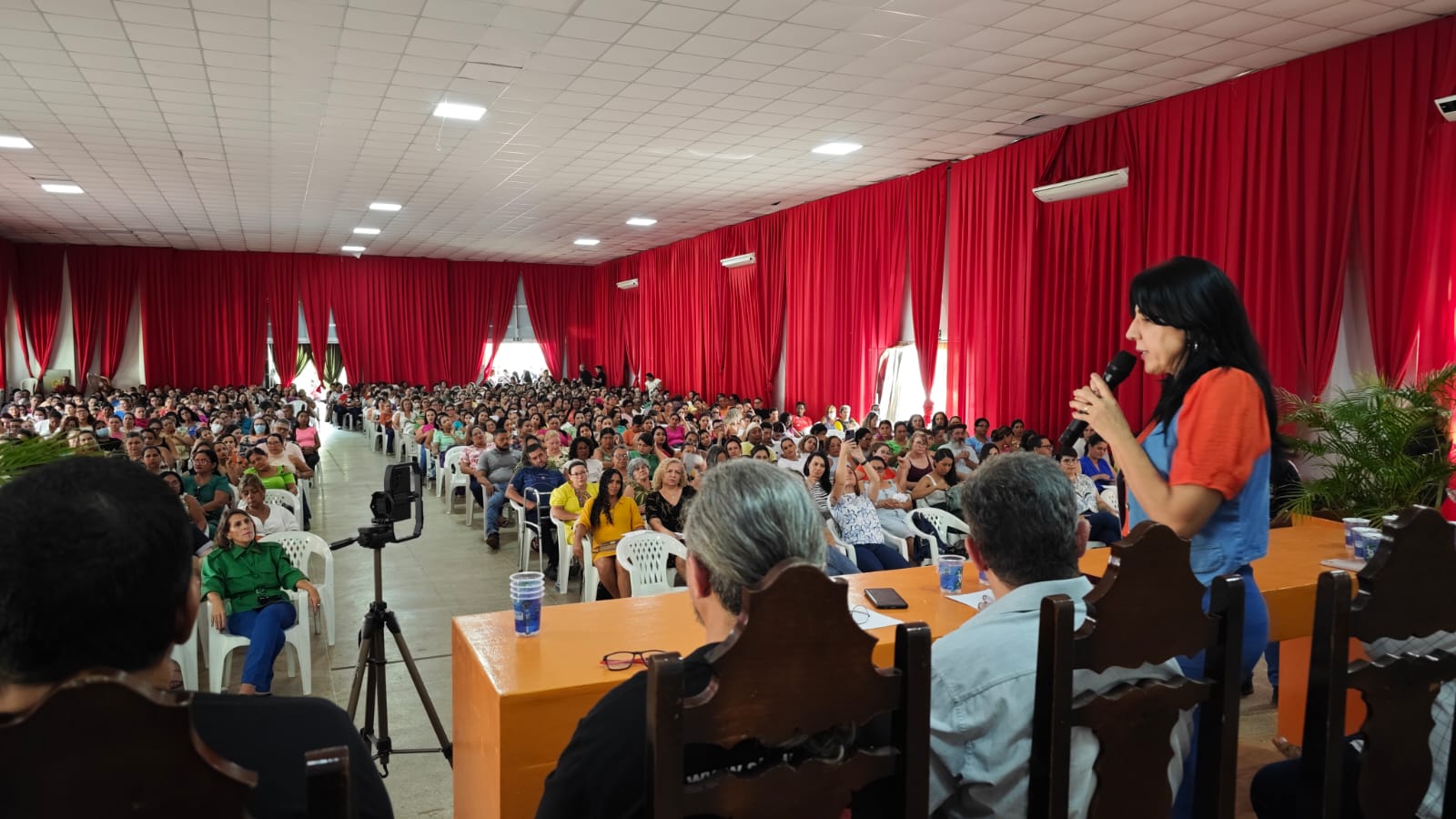 Prefeita Eliene anuncia concesso da integralidade do piso aos professores do municpio