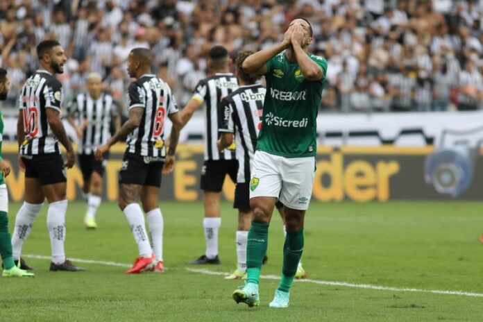 Cuiabá perde para o Atlético-MG e vê cair  longa invencibilidade fora de casa na Série A