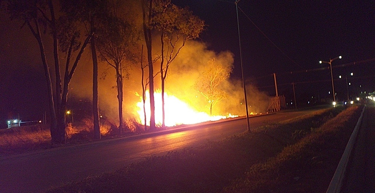 Incndio causa transtorno s  margens da Avenida So Luiz