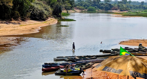 Em Cceres, monitoramento da marinha    revela Rio Paraguai em nvel dramtico
