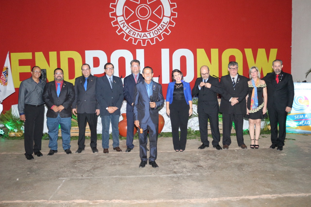 Rotary Club de Cceres  empossa nova diretoria