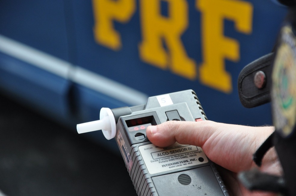 PRF prende 5 condutores por dirigir sob efeito de lcool no fim de semana