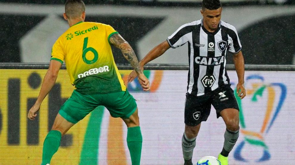 Botafogo goleia Cuiab e avana  para a 3 fase da Copa do Brasil