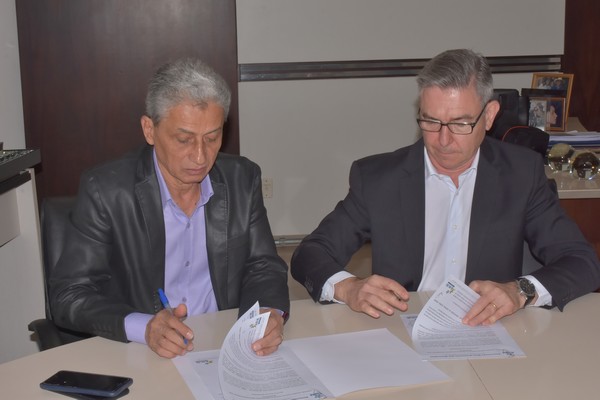 AMM e Sicredi formalizam  parceria de cooperativismo