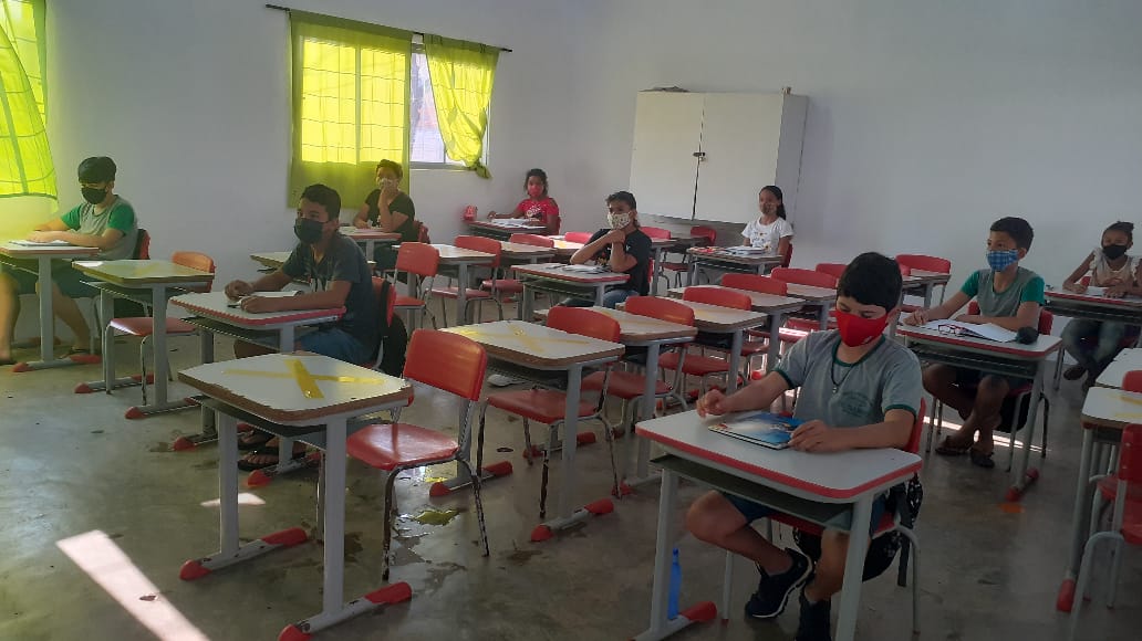   Escolas municipais de Cceres retornam   com ensino hbrido e revezamento de alunos