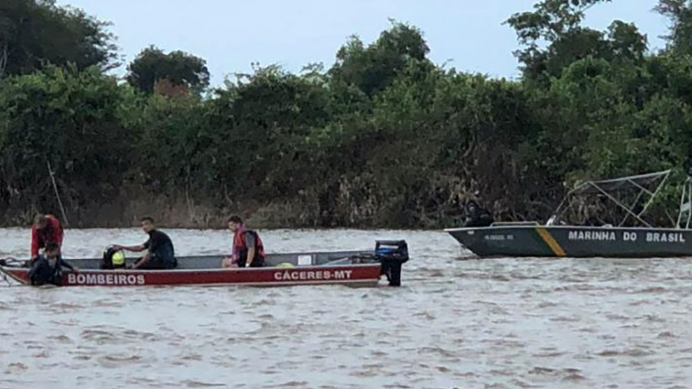 Bombeiros e Marinha localizam corpo do menino  vtima de afogamento no Rio Paraguai