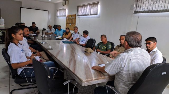 Prefeito discute com sociedade  a preservao do Rio Paraguai