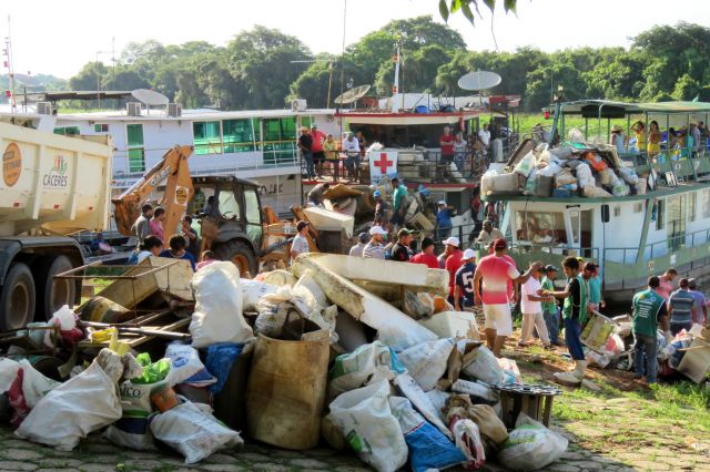 Com participao reduzida, Mutiro retira aproximadamente 2 t de lixo do Paraguai