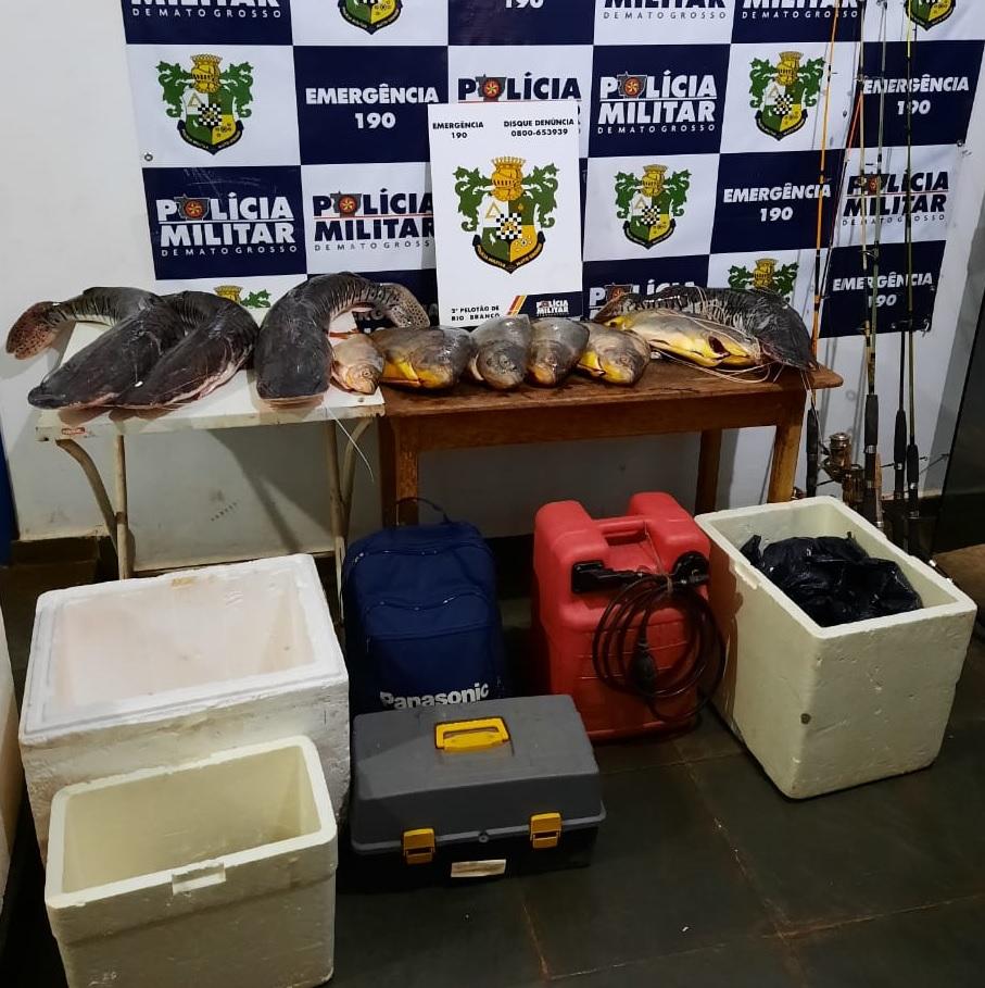 PM flagra dupla com apetrechos de  pesca predatria e pescado irregular