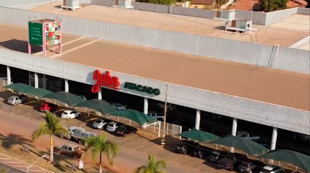 Juba Atacado conclui cobertura do estacionamento interno e externo para melhor conforto dos clientes