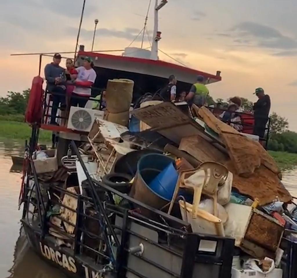 Mutiro de Limpeza retira 4 toneladas de lixo do Rio Paraguai, contribuindo para a preservao ambie