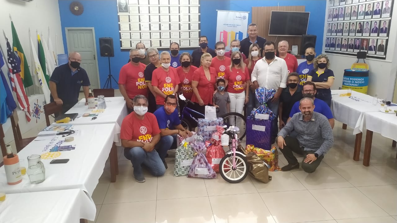 Rotarianos abraam a campanha Papai   Noel dos Correios com adoo de cartinhas