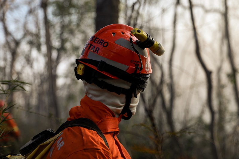 Corpo de Bombeiros controla incndio no Pantanal em Cceres