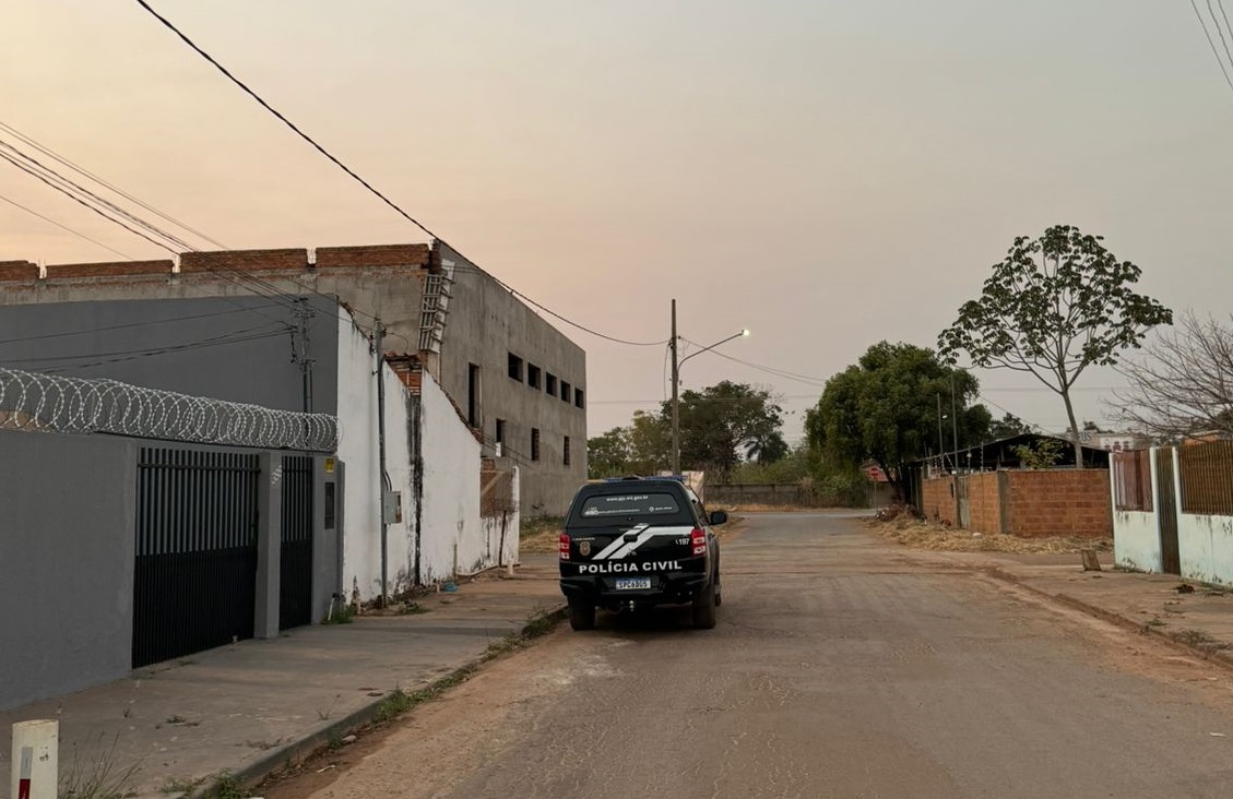 Polcia Civil cumpre mandados contra organizao criminosa envolvida com trfico de drogas e comrcio de armas em Cceres