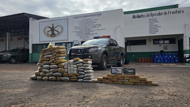  Gefron apreende 86 kg de drogas transportadas por quatro homens que cruzavam a fronteira a p