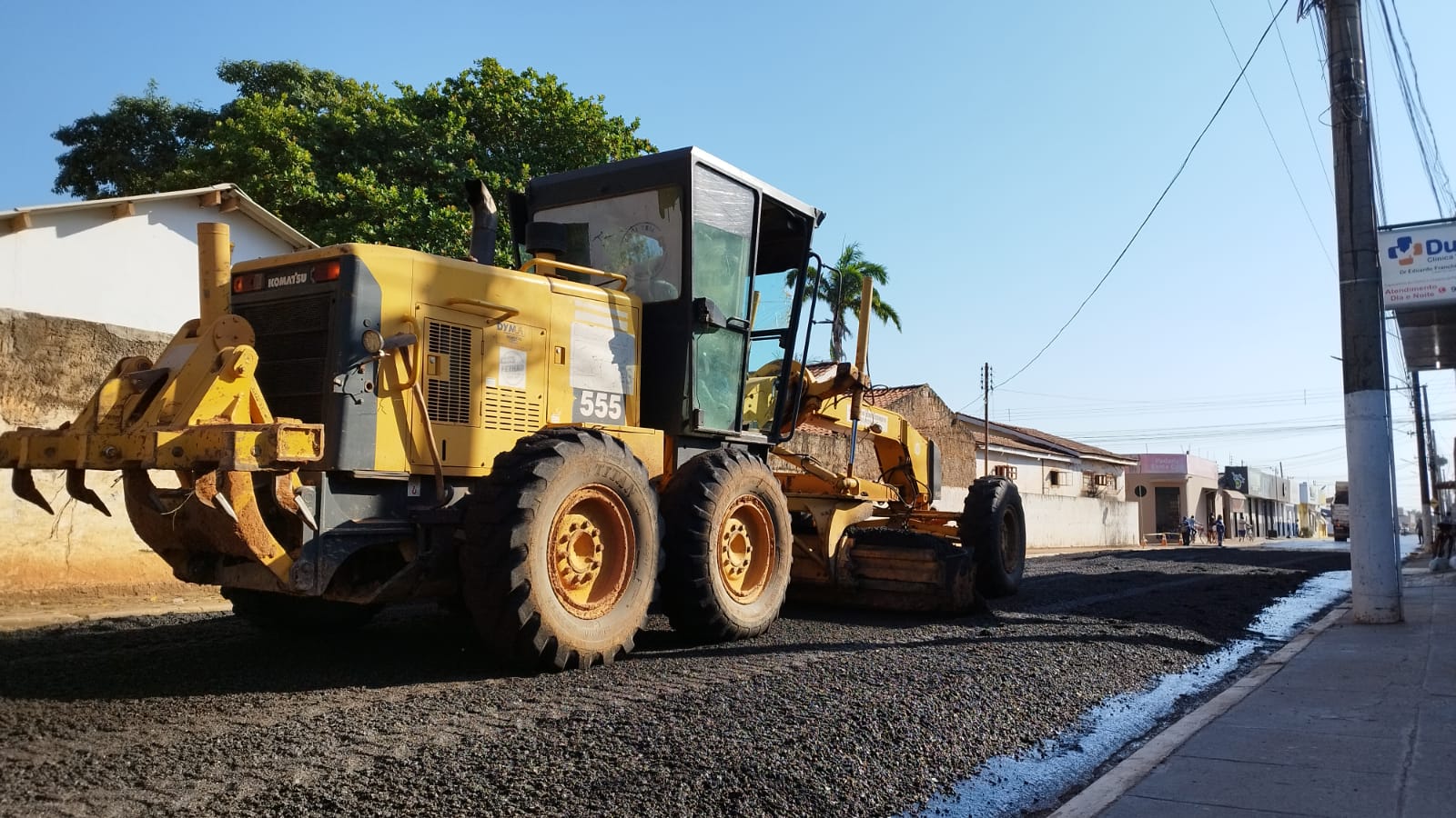 Prefeitura continua com asfaltamento e aplicao de lama asfltica em diversas ruas e avenidas de C