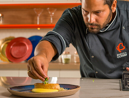 Chef de cozinha Marcelo Cotrim realiza consultoria gratuita em Cceres