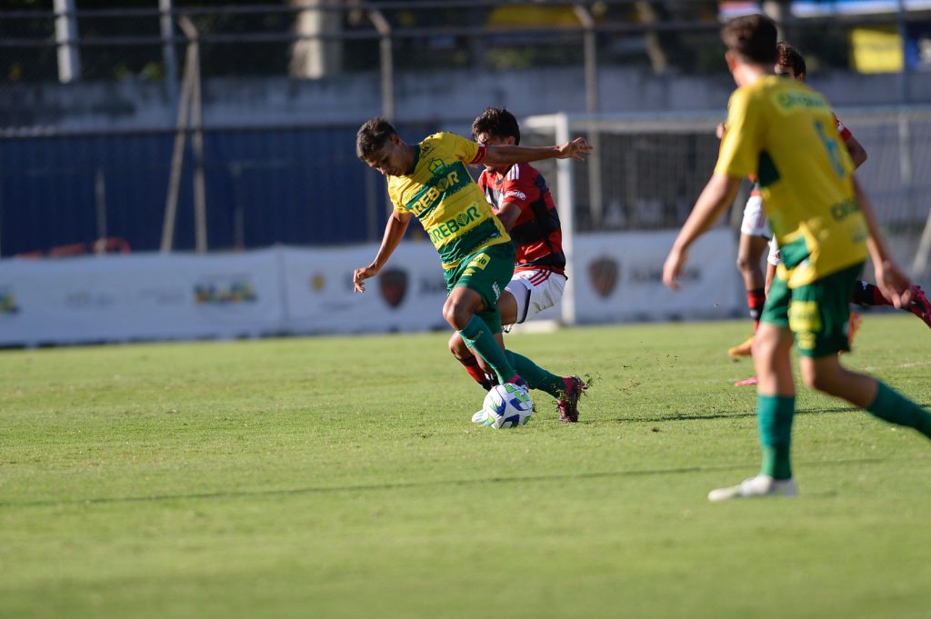 Cuiab  derrotado pelo Flamengo na estreia do Brasileiro Sub-17