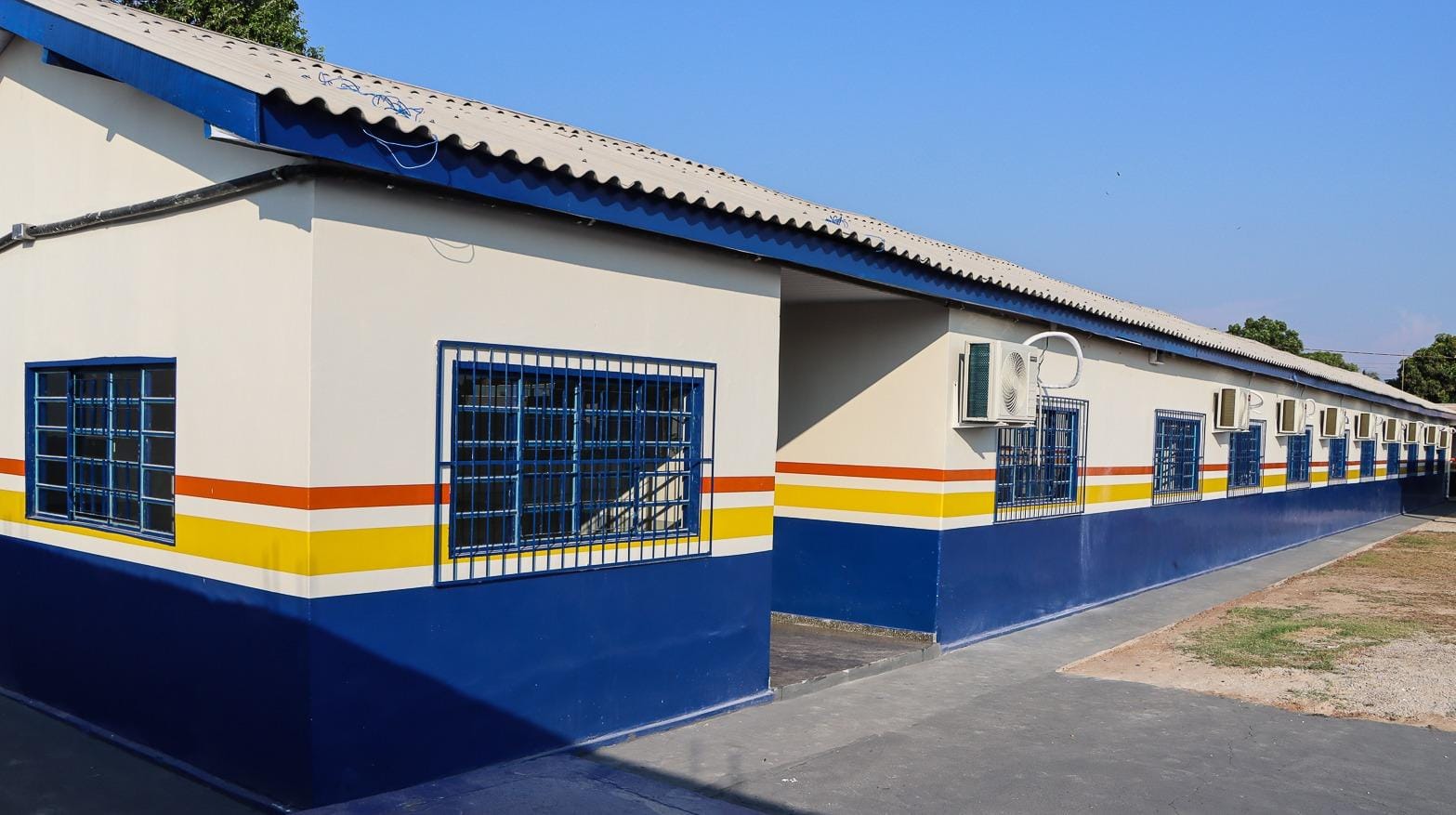 Com recursos prprios prefeitura entrega escola Vila Irene revitalizada, ampliada e climatizada