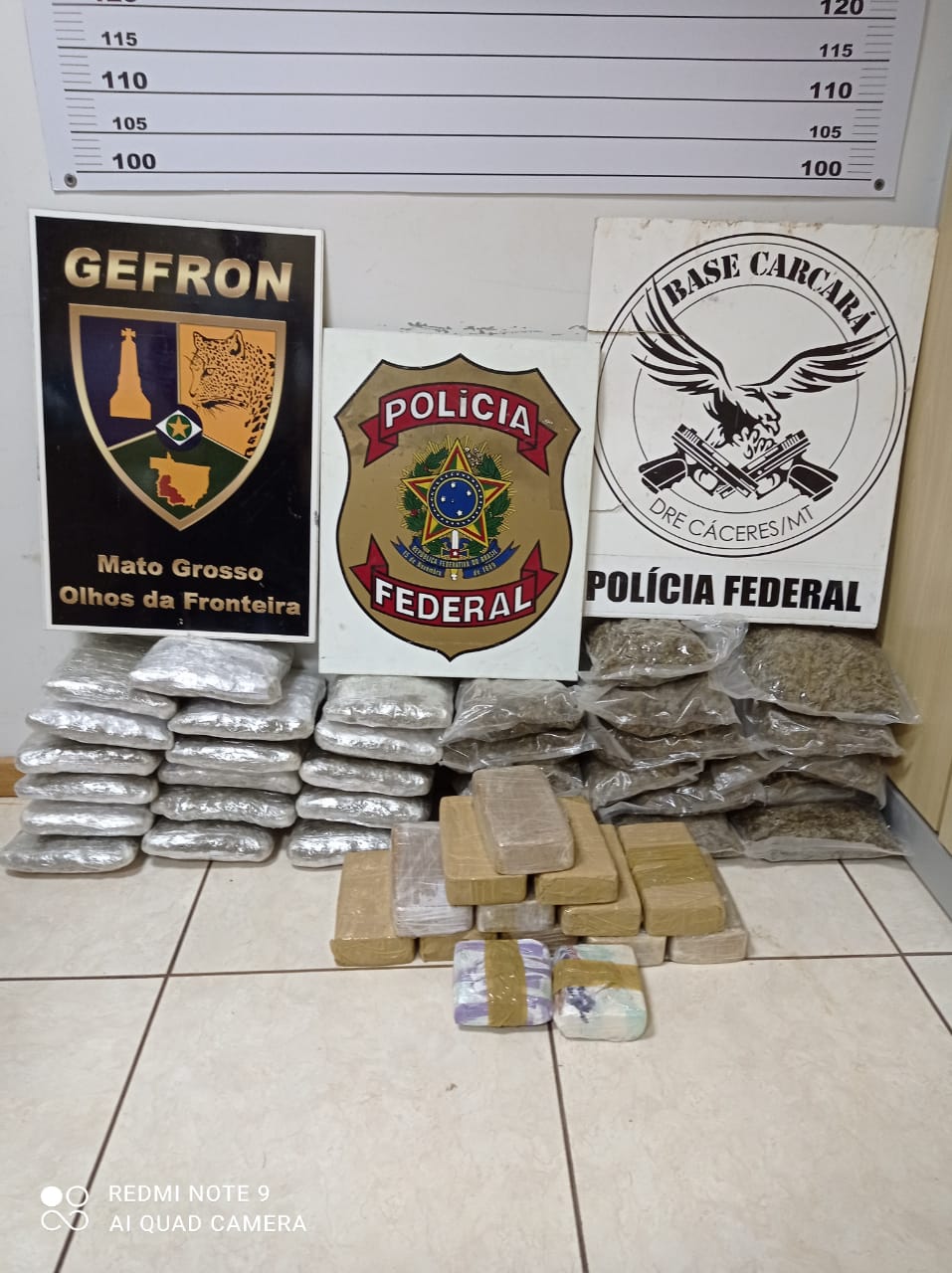PF e Gefron prendem duas pessoas e apreende drogas transportada em nibus escolar em Cceres
