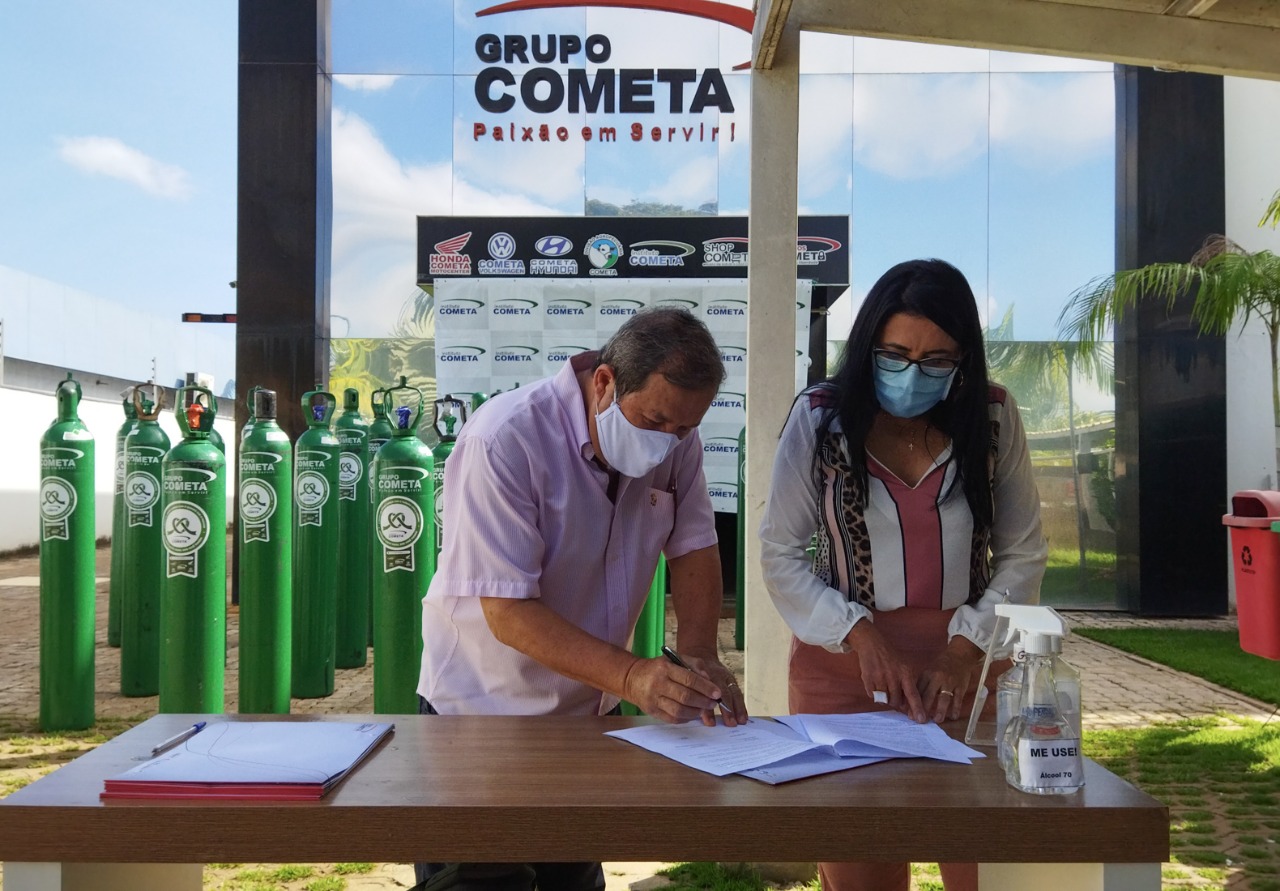 Prefeitura recebe doao de cilindros de oxignio do Instituto Cometa